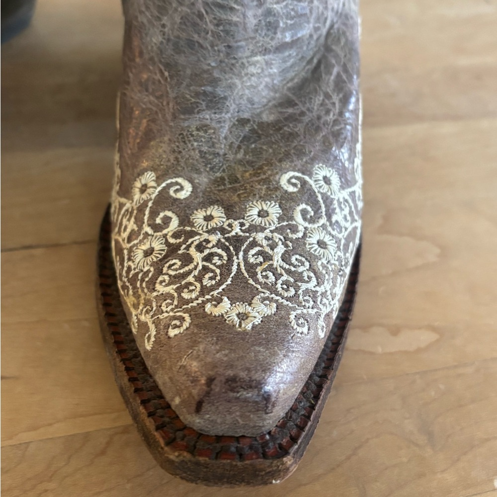 Women's Corral Boots Embroidered Cowboy Boots. Co… - image 2